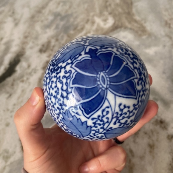 Ceramic decorative blue and white ball sphere Shabby chic cottagecore - Picture 2 of 4